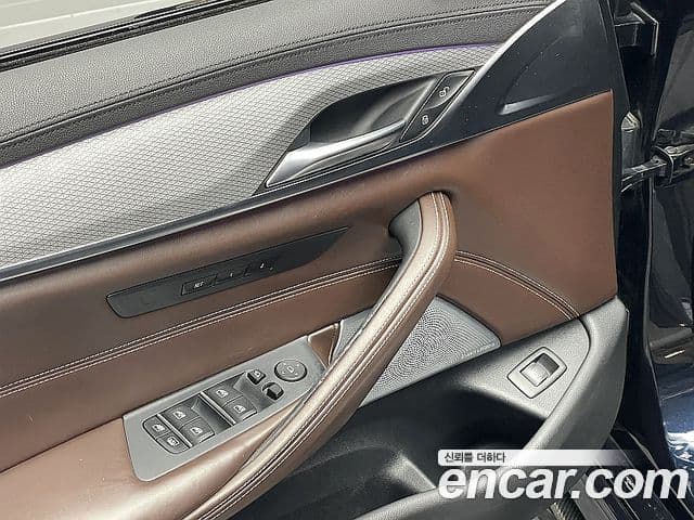 BMW 5 Series 2019 — Photo 14/20