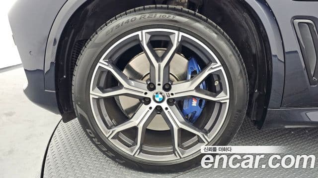 BMW X5 2021 — ფოტო 15/20