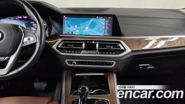 BMW X5 2021 — ფოტო 14/20