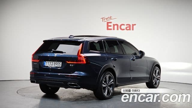 Volvo V60 Cross Country 2021 — ფოტო 2/20