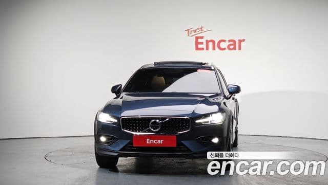 Volvo V60 Cross Country 2021 — ფოტო 3/20