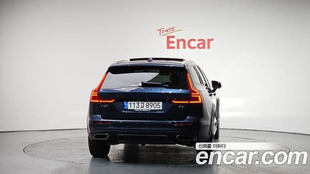 Volvo V60 Cross Country 2021 — ფოტო 4/20