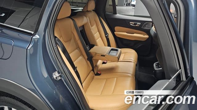Volvo V60 Cross Country 2021 — ფოტო 13/20