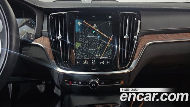 Volvo V60 Cross Country 2021 — ფოტო 15/20