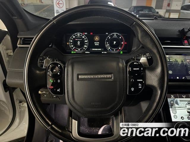 Land Rover Range Rover Velar 2018 — ფოტო 16/20