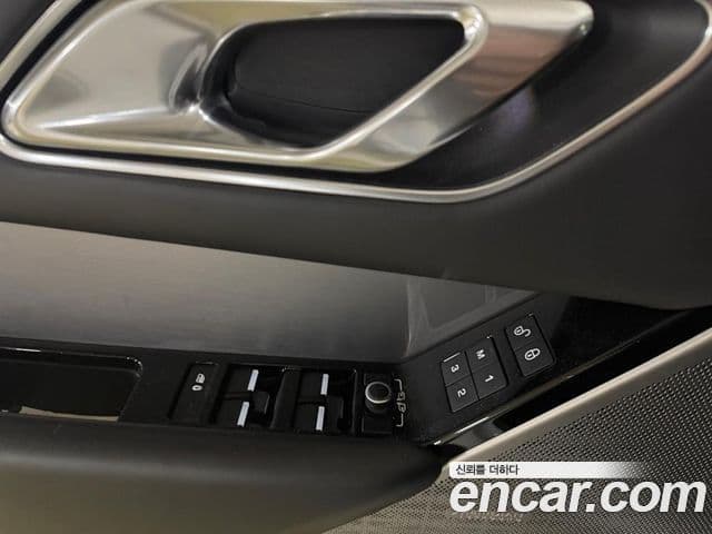 Land Rover Range Rover Velar 2018 — ფოტო 5/20