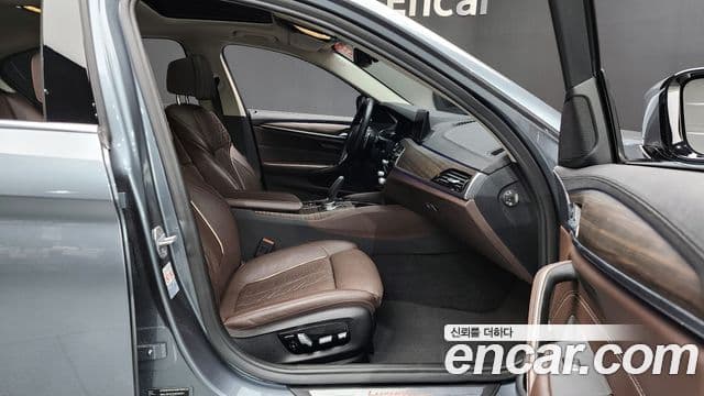 BMW 5 Series 2019 — Şəkil 11/20