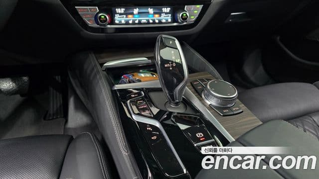BMW 5 Series 2023 — фото 9 из 20