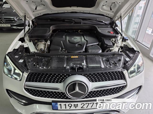 Mercedes-Benz GLE-Class 2023 — Photo 10/17