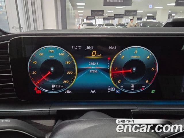 Mercedes-Benz GLE-Class 2023 — Photo 9/17