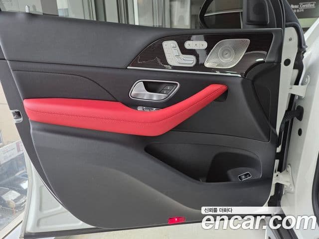 Mercedes-Benz GLE-Class 2023 — Photo 7/17