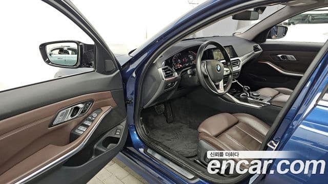 BMW 3 Series 2022 — фото 9 из 20