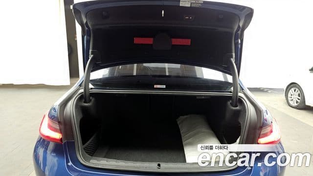 BMW 3 Series 2022 — фото 19 из 20