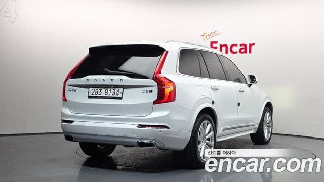 Volvo XC90 2018 — ფოტო 2/20