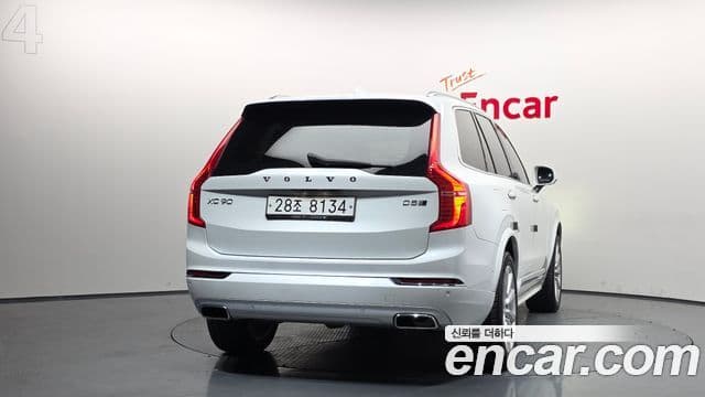 Volvo XC90 2018 — ფოტო 4/20
