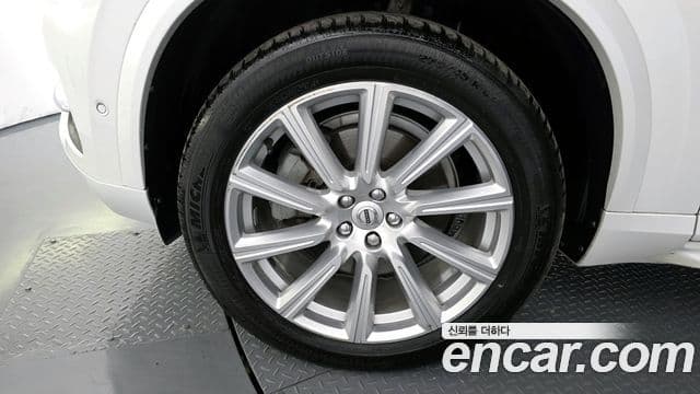 Volvo XC90 2018 — ფოტო 5/20