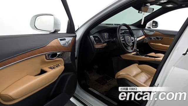 Volvo XC90 2018 — ფოტო 10/20