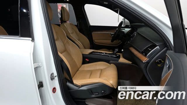 Volvo XC90 2018 — ფოტო 11/20