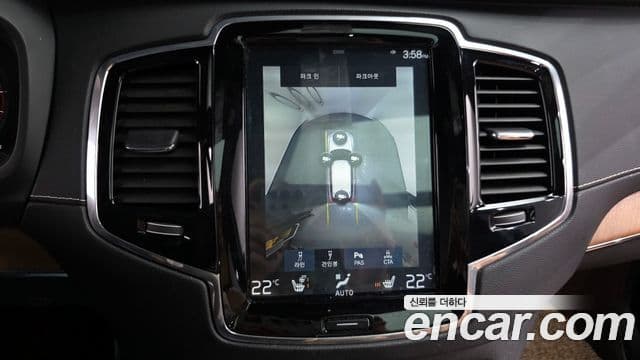 Volvo XC90 2018 — ფოტო 15/20