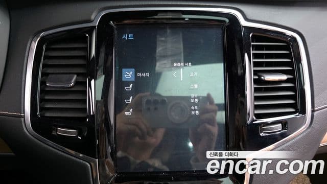 Volvo XC90 2018 — ფოტო 17/20