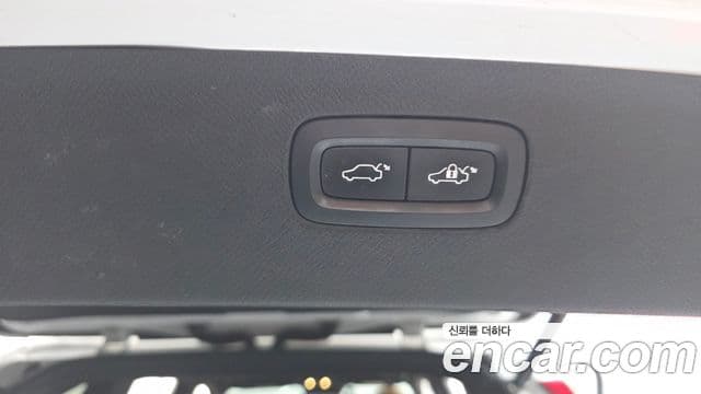 Volvo XC90 2018 — ფოტო 20/20