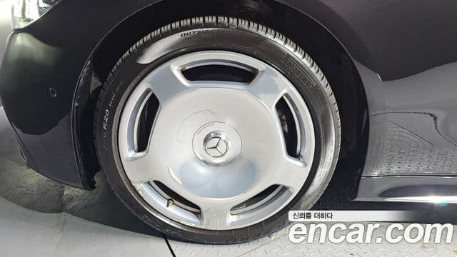 Mercedes-Benz S-Class 2023 — Photo 17/20