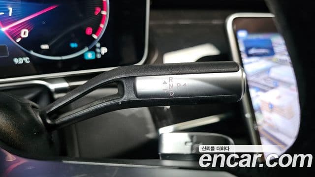Mercedes-Benz S-Class 2023 — Photo 16/20