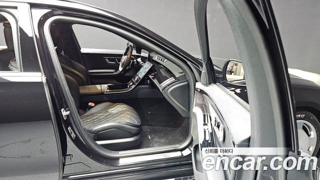 Mercedes-Benz S-Class 2023 — Photo 7/20