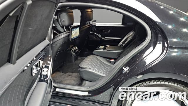 Mercedes-Benz S-Class 2023 — Photo 8/20