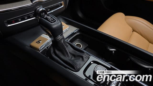 Volvo XC60 2020 — Şəkil 9/20