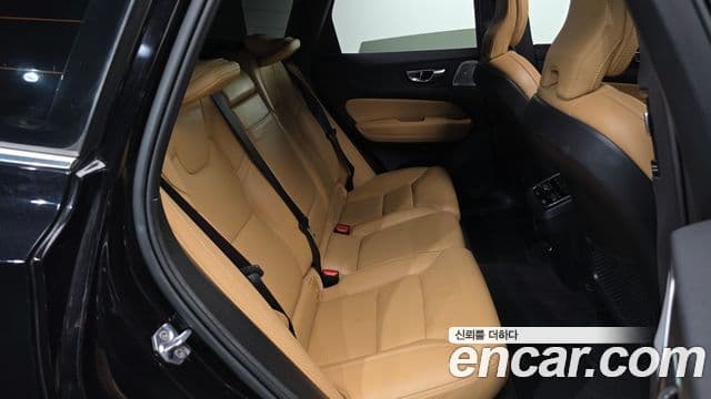 Volvo XC60 2020 — Şəkil 12/20