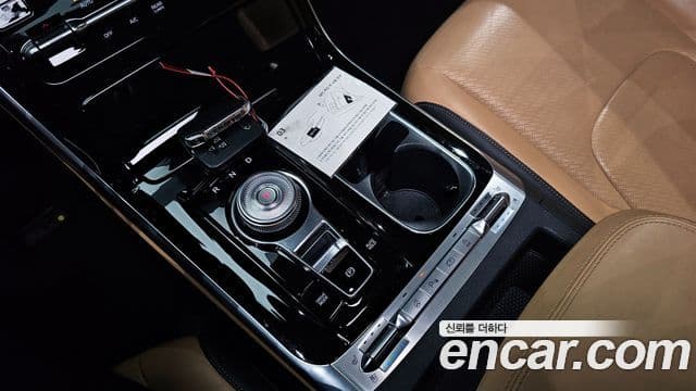 Kia Carnival 2021 — ფოტო 9/20