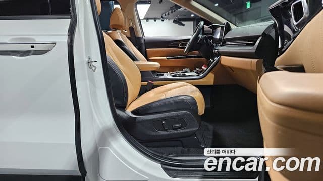 Kia Carnival 2021 — ფოტო 10/20