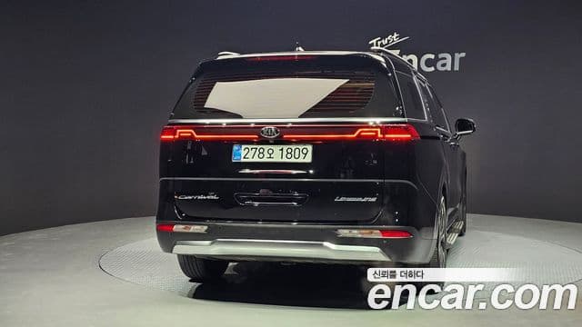 Kia Carnival 2020 — ფოტო 4/20