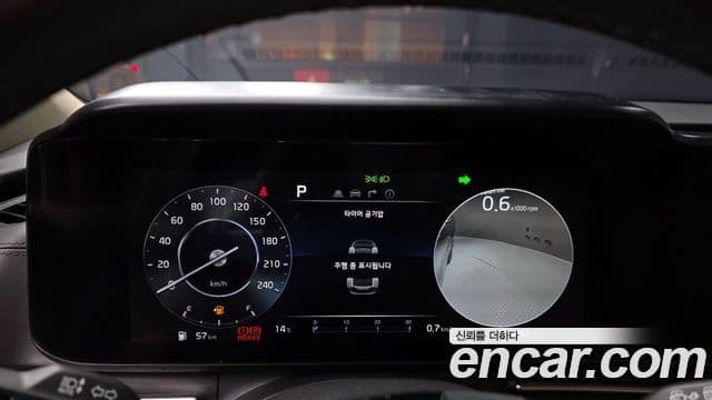 Kia Carnival 2023 — фото 8 из 20