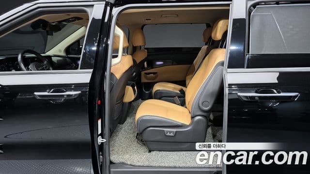 Kia Carnival 2023 — фото 12 из 20