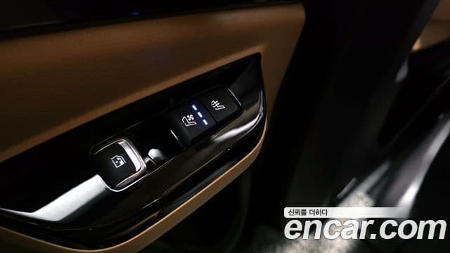 Kia Carnival 2023 — фото 18 из 20