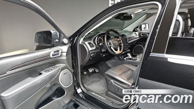 Jeep Grand Cherokee 2020 — Фото 10/20