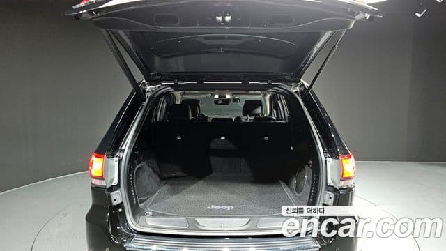 Jeep Grand Cherokee 2020 — фото 20 из 20