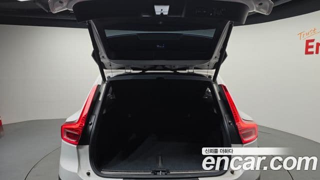 Volvo XC40 2019 — Şəkil 20/20