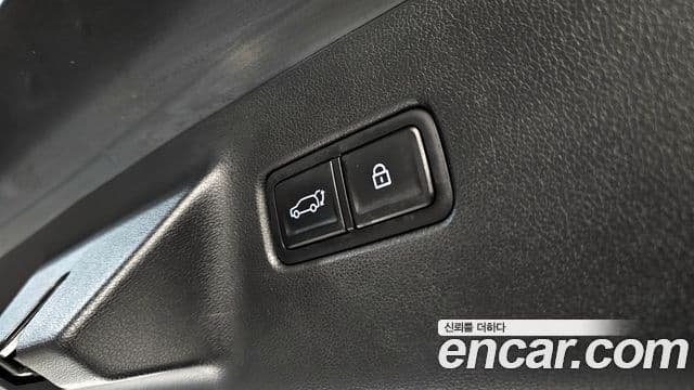 Hyundai Santa Fe 2023 — ფოტო 19/20