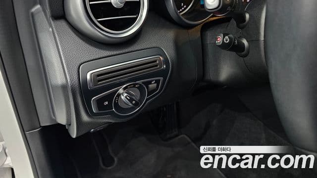 Mercedes-Benz C-Class 2019 — Şəkil 16/20