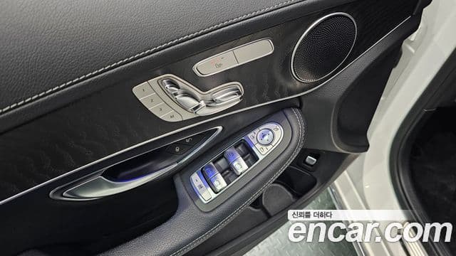 Mercedes-Benz C-Class 2019 — Şəkil 18/20