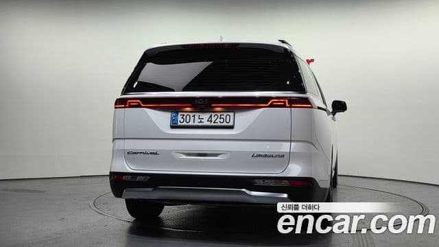 Kia Carnival 2021 — Фото 4/20
