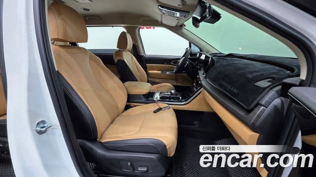 Kia Carnival 2021 — Фото 10/20