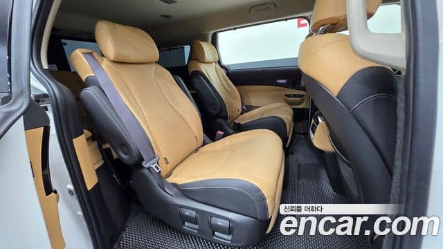 Kia Carnival 2021 — Фото 19/20