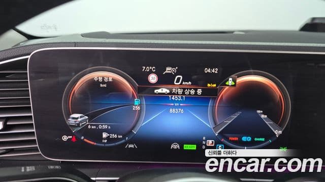 Mercedes-Benz GLE-Class 2022 — Photo 18/20