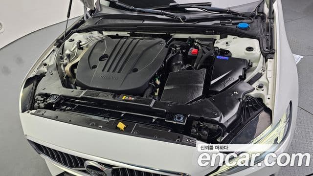 Volvo S60 2022 — ფოტო 15/20