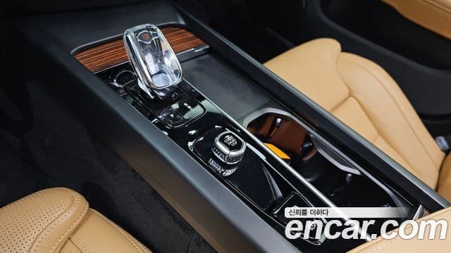 Volvo S60 2022 — ფოტო 17/20