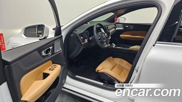 Volvo S60 2022 — ფოტო 9/20